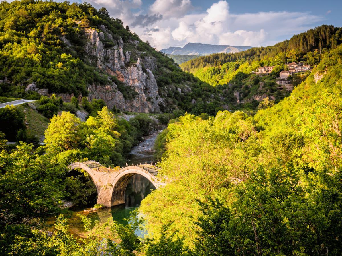 Zagoria mit typischer Brücke