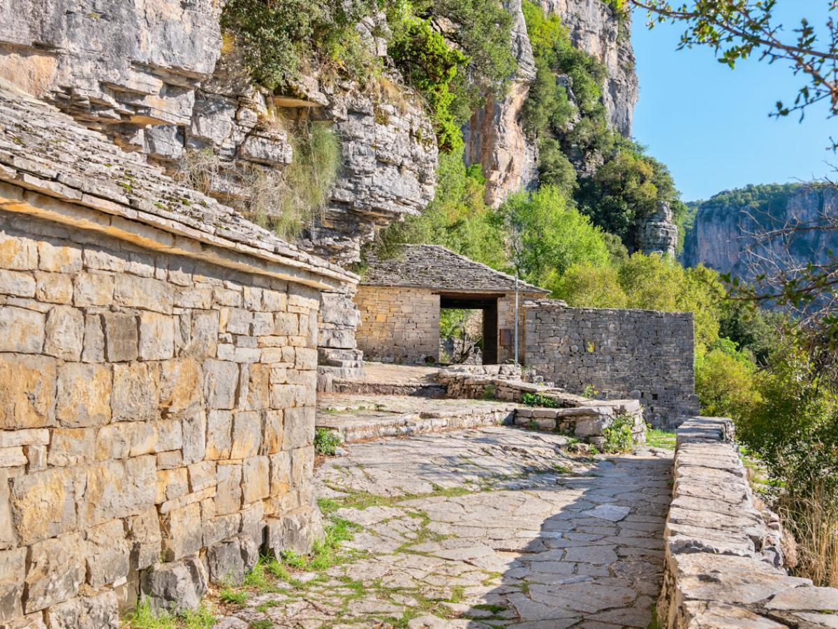 Der Weg von Monodendri zum Kloster Agia Paraskevi und Ausblick Vikos
